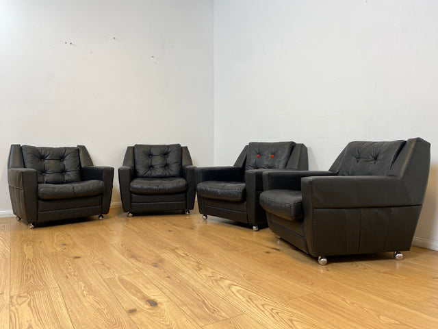 WMK # 1/4 Stilvoller & gut erhaltener 70er Jahre Sessel auf Rollen mit gestepptem schwarzem Skai Bezug # Armchair Ledersessel Clubsessel Sitzgarnitur Kunstleder Leder Retro Vintage Berlin Hamburg 60er