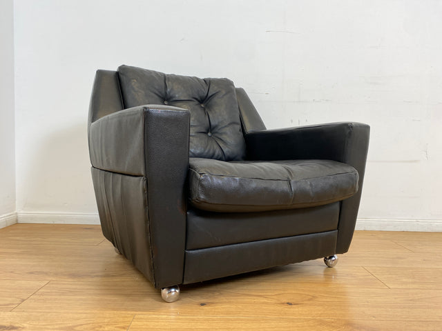 WMK # 1/4 Stilvoller & gut erhaltener 70er Jahre Sessel auf Rollen mit gestepptem schwarzem Skai Bezug # Armchair Ledersessel Clubsessel Sitzgarnitur Kunstleder Leder Retro Vintage Berlin Hamburg 60er