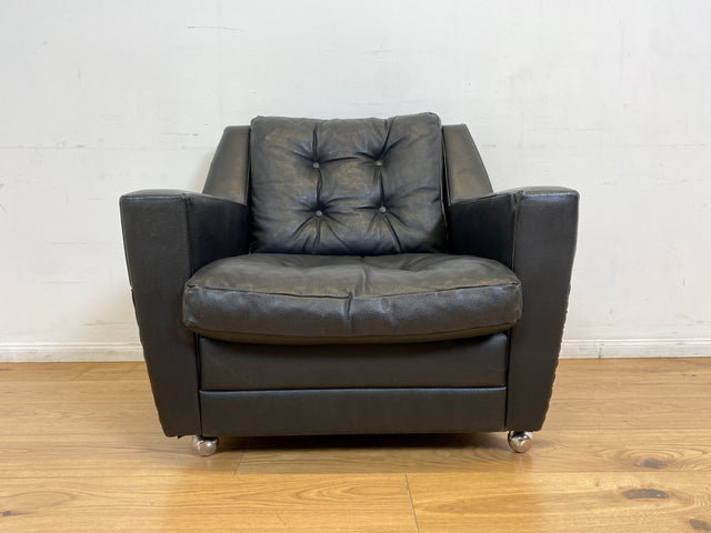 WMK # 1/4 Stilvoller & gut erhaltener 70er Jahre Sessel auf Rollen mit gestepptem schwarzem Skai Bezug # Armchair Ledersessel Clubsessel Sitzgarnitur Kunstleder Leder Retro Vintage Berlin Hamburg 60er