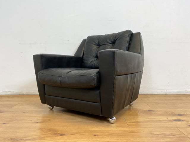 WMK # 1/4 Stilvoller & gut erhaltener 70er Jahre Sessel auf Rollen mit gestepptem schwarzem Skai Bezug # Armchair Ledersessel Clubsessel Sitzgarnitur Kunstleder Leder Retro Vintage Berlin Hamburg 60er