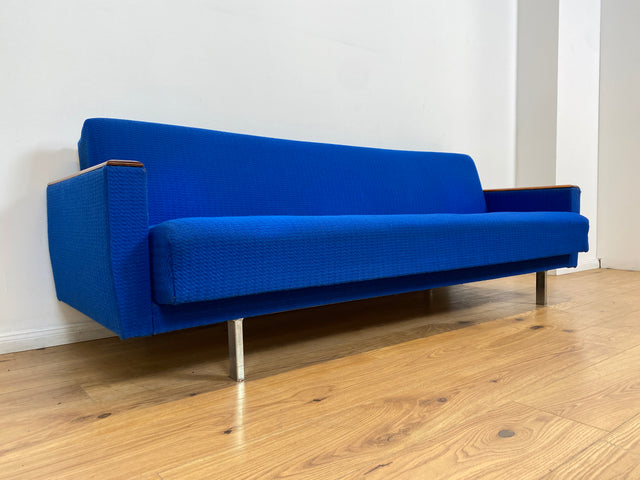 WMK # Blauer wird's nicht! Sehr schönes und bequemes 70er Jahre Sofa in kräftigem Blau mit Schlaffunktion und Bettwäschefach # Couch Schlafcouch Klappsofa Klappcouch Daybed Mid-Century Retro Vintage