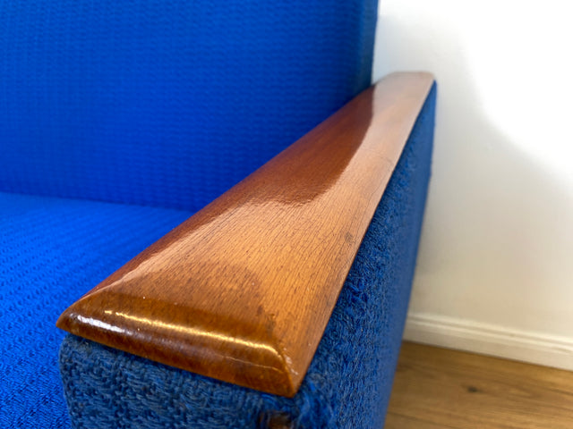 WMK # Blauer wird's nicht! Sehr schönes und bequemes 70er Jahre Sofa in kräftigem Blau mit Schlaffunktion und Bettwäschefach # Couch Schlafcouch Klappsofa Klappcouch Daybed Mid-Century Retro Vintage