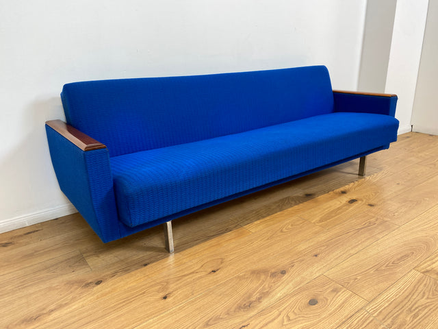 WMK # Blauer wird's nicht! Sehr schönes und bequemes 70er Jahre Sofa in kräftigem Blau mit Schlaffunktion und Bettwäschefach # Couch Schlafcouch Klappsofa Klappcouch Daybed Mid-Century Retro Vintage