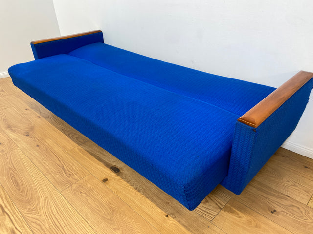 WMK # Blauer wird's nicht! Sehr schönes und bequemes 70er Jahre Sofa in kräftigem Blau mit Schlaffunktion und Bettwäschefach # Couch Schlafcouch Klappsofa Klappcouch Daybed Mid-Century Retro Vintage