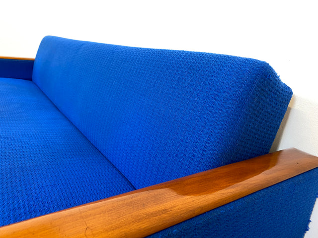 WMK # Blauer wird's nicht! Sehr schönes und bequemes 70er Jahre Sofa in kräftigem Blau mit Schlaffunktion und Bettwäschefach # Couch Schlafcouch Klappsofa Klappcouch Daybed Mid-Century Retro Vintage