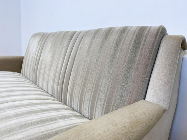 WMK # Gemütliches und gut erhaltenes 70er Jahre Sofa mit Schlaffunktion, Bettwäschefach, bequemen Federkern und grau beigem Originalbezug # Couch Schlafsofa Schlafcouch Klappcouch Retro Vintage Berlin
