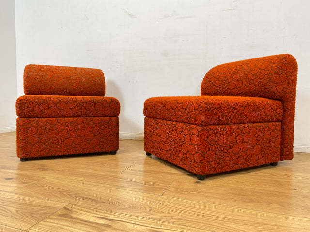 WMK I Kultiges 70er Jahre Space Age Modular Sofa aus 2 Sessel mit grandiosem orangem Originalbezug & Staufächern