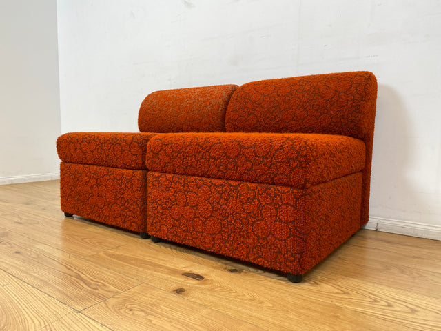 WMK I Kultiges 70er Jahre Space Age Modular Sofa aus 2 Sessel mit grandiosem orangem Originalbezug & Staufächern