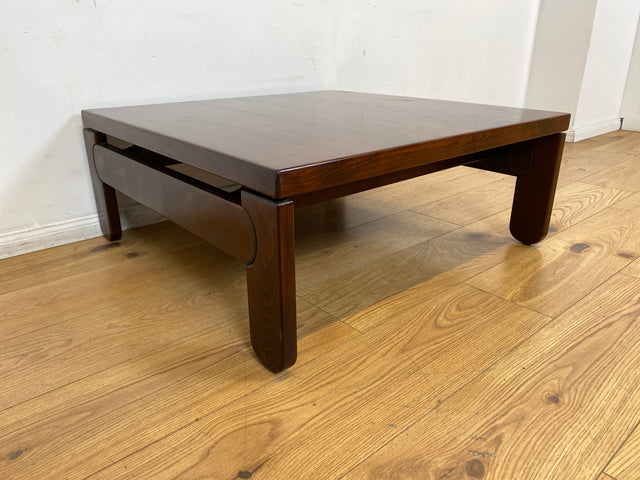 WMK I Stilvoller & sehr gut erhaltener niedriger 70er Space Age Couchtisch aus dunklem Holz I Wohnzimmertisch Coffee Table Clubtisch Sitzgarnitur Retro Vintage Mid-Century Berlin Leipzig Bayern NRW