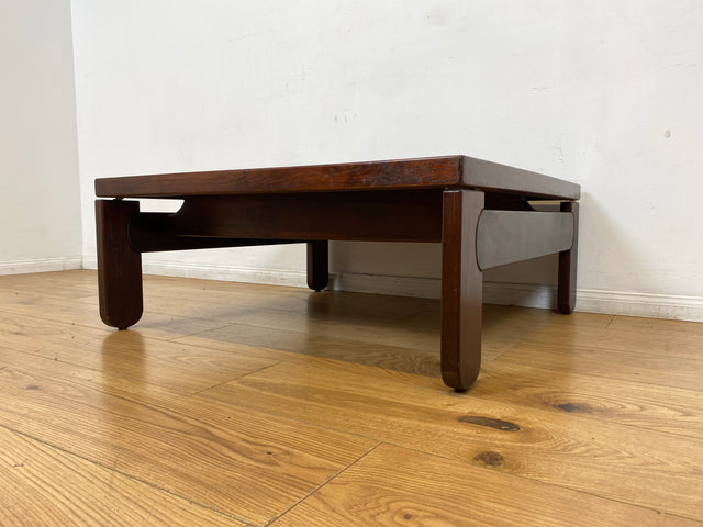 WMK I Stilvoller & sehr gut erhaltener niedriger 70er Space Age Couchtisch aus dunklem Holz I Wohnzimmertisch Coffee Table Clubtisch Sitzgarnitur Retro Vintage Mid-Century Berlin Leipzig Bayern NRW