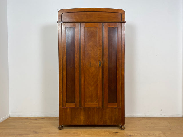 WMK # Formschöner antiker Kleiderschrank aus vollem Holz in Nußbaum, um 1910 # Schrank Vertiko Schlafzimmerschrank Flurschrank Dielenschrank Bauernschrank Wardrobe Spiegel Jugendstil Art Deco Vintage