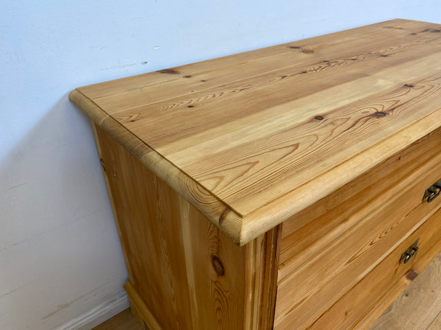 WMK # Wunderschöne antike Kommode aus vollem Holz mit großen Schubladen # Schubladenkommode Schrank Truhe Sideboard Wäschekommode Wäschetruhe Chest Anrichte Biedermeier Landhaus Weichholz Vintage