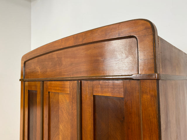 WMK # Formschöner antiker Kleiderschrank aus vollem Holz in Nußbaum, um 1910 # Schrank Vertiko Schlafzimmerschrank Flurschrank Dielenschrank Bauernschrank Wardrobe Spiegel Jugendstil Art Deco Vintage