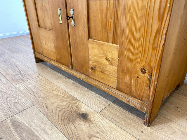 WMK I Wunderschöne antike Anrichte aus vollem Holz mit bunter floraler Bleiverglasung I Schrank Büffet Büfett Küchenschrank Küchenanrichte Jugendstil Vintage Bauern Weichholz Berlin Hannover Dresden