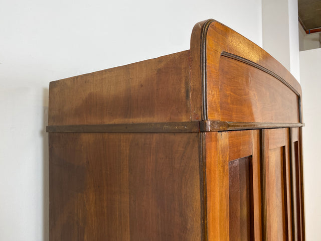 WMK # Formschöner antiker Kleiderschrank aus vollem Holz in Nußbaum, um 1910 # Schrank Vertiko Schlafzimmerschrank Flurschrank Dielenschrank Bauernschrank Wardrobe Spiegel Jugendstil Art Deco Vintage