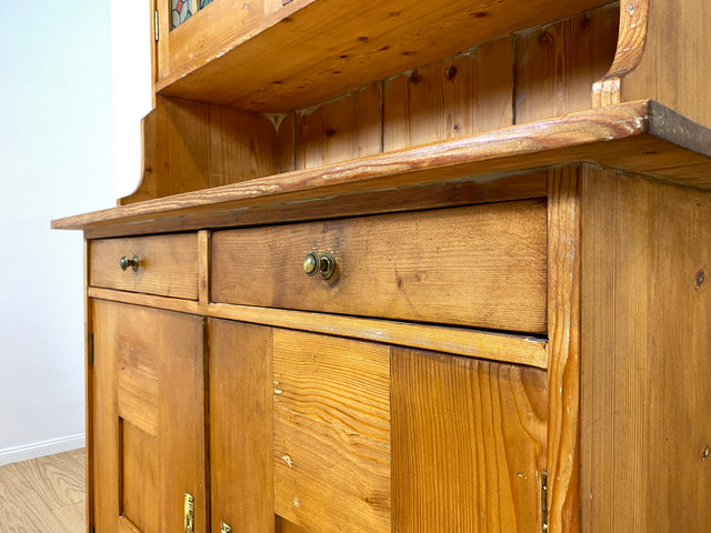 WMK I Wunderschöne antike Anrichte aus vollem Holz mit bunter floraler Bleiverglasung I Schrank Büffet Büfett Küchenschrank Küchenanrichte Jugendstil Vintage Bauern Weichholz Berlin Hannover Dresden