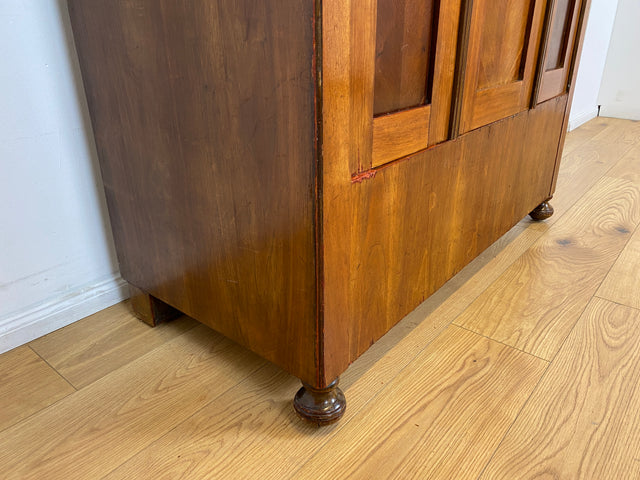 WMK # Formschöner antiker Kleiderschrank aus vollem Holz in Nußbaum, um 1910 # Schrank Vertiko Schlafzimmerschrank Flurschrank Dielenschrank Bauernschrank Wardrobe Spiegel Jugendstil Art Deco Vintage