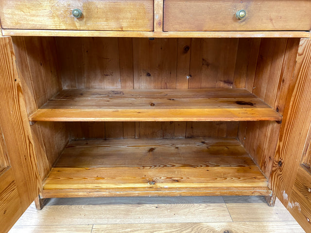 WMK I Wunderschöne antike Anrichte aus vollem Holz mit bunter floraler Bleiverglasung I Schrank Büffet Büfett Küchenschrank Küchenanrichte Jugendstil Vintage Bauern Weichholz Berlin Hannover Dresden