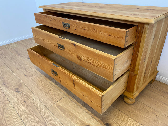WMK # Wunderschöne antike Kommode aus vollem Holz mit großen Schubladen # Schubladenkommode Schrank Truhe Sideboard Wäschekommode Wäschetruhe Chest Anrichte Biedermeier Landhaus Weichholz Vintage
