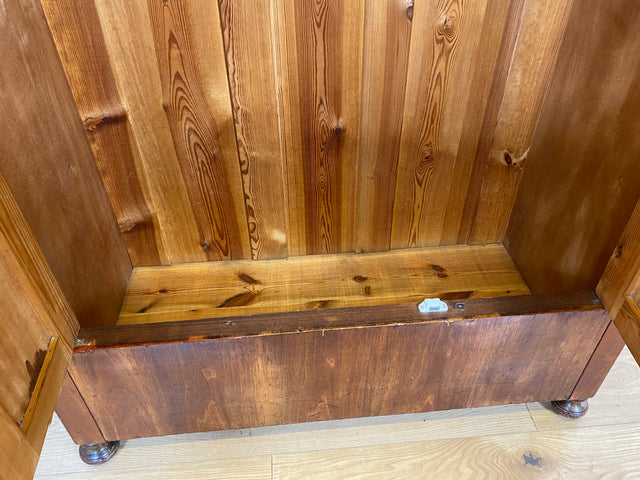 WMK # Formschöner antiker Kleiderschrank aus vollem Holz in Nußbaum, um 1910 # Schrank Vertiko Schlafzimmerschrank Flurschrank Dielenschrank Bauernschrank Wardrobe Spiegel Jugendstil Art Deco Vintage