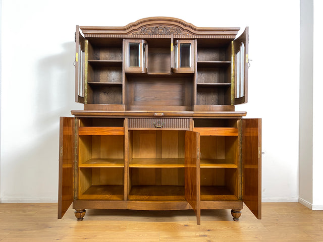 WMK # Imposante & sehr gut erhaltene antike Anrichte aus vollem Holz mit Messingbeschlägen und Holzapplikationen # Küchenanrichte Kredenz Buffet Büfett Geschirrschrank Vitrine Küche Jugendstil Vintage