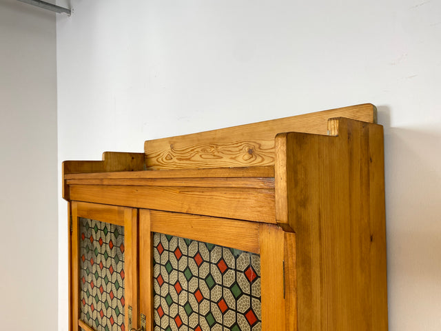 WMK I Wunderschöne antike Anrichte aus vollem Holz mit bunter floraler Bleiverglasung I Schrank Büffet Büfett Küchenschrank Küchenanrichte Jugendstil Vintage Bauern Weichholz Berlin Hannover Dresden