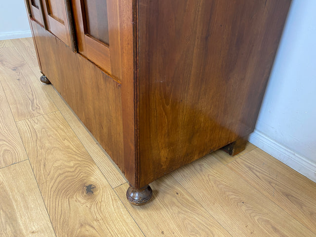 WMK # Formschöner antiker Kleiderschrank aus vollem Holz in Nußbaum, um 1910 # Schrank Vertiko Schlafzimmerschrank Flurschrank Dielenschrank Bauernschrank Wardrobe Spiegel Jugendstil Art Deco Vintage