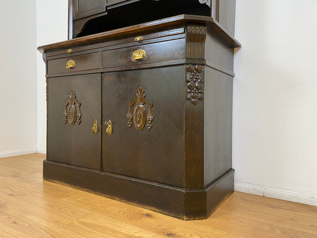 WMK # Imposante antike Anrichte aus massiver Eiche mit Messingbeschlägen & facettiertem Glas # Buffet Büfett Küchenanrichte Kredenz Geschirrschrank Küche Vitrine Schrank Gründerzeit Jugendstil Vintage