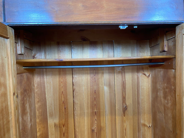 WMK # Formschöner antiker Kleiderschrank aus vollem Holz in Nußbaum, um 1910 # Schrank Vertiko Schlafzimmerschrank Flurschrank Dielenschrank Bauernschrank Wardrobe Spiegel Jugendstil Art Deco Vintage