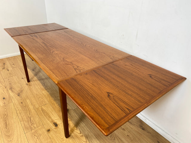 WMK I Stilvoller ausziehbarer skandinavischer Mid-Century Designer Esstisch von Aulum Møbelfabrik in Teakholz I Tisch Holztisch Ausziehtisch Dining Table Danish Design Vintage Teak Berlin Dresden Köln