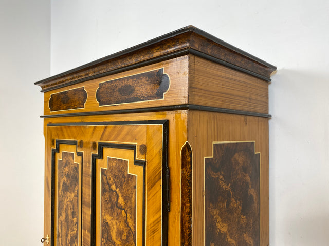 WMK I Wunderschöner Biedermeier Wäscheschrank aus vollem Holz in Nussbaum mit Schubladen, um 1850 I Schrank Kleiderschrank Highboard Cabinet Wardrobe Vertiko Armoire Historismus Antik Vintage Berlin