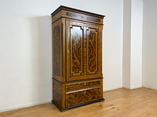 WMK I Wunderschöner Biedermeier Wäscheschrank aus vollem Holz in Nussbaum mit Schubladen, um 1850 I Schrank Kleiderschrank Highboard Cabinet Wardrobe Vertiko Armoire Historismus Antik Vintage Berlin