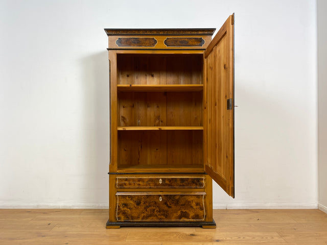 WMK I Wunderschöner Biedermeier Wäscheschrank aus vollem Holz in Nussbaum mit Schubladen, um 1850 I Schrank Kleiderschrank Highboard Cabinet Wardrobe Vertiko Armoire Historismus Antik Vintage Berlin