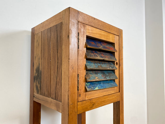 Boatwood by WMK I Besonderes Regal mit Lamellentüren I Handmade Unikat aus altem Bootsholz I Teakholz massiv I Holzregal Bücherregal Bücherschrank Küchenregal Badschrank Badregal Flurregal Berlin Kiel