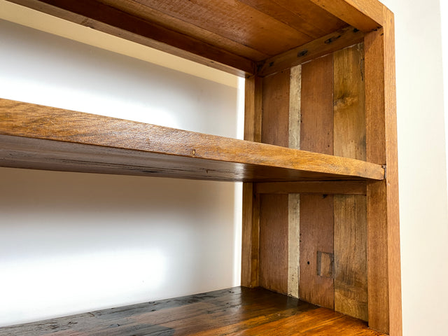 Boatwood by WMK # Nachhaltiges Bücherregal mit Schubladen , ein aus altem Bootsholz handgefertigtes Unikat aus massivem Teakholz # Regal Bücherschrank Highboard Holzregal Küchenregal Raumtrenner Teak