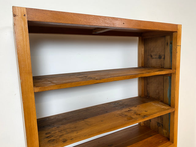 Boatwood by WMK I Nachhaltiges handgefertigtes Bücherregal aus altem Bootsholz I Teakholz massiv I Bücherschrank Regal Highboard Holzregal Küchenregal Raumtrenner Loft Bootsmöbel I Berlin Rostock Köln