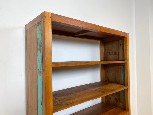 Boatwood by WMK I Nachhaltiges handgefertigtes Bücherregal aus altem Bootsholz I Teakholz massiv I Bücherschrank Regal Highboard Holzregal Küchenregal Raumtrenner Loft Bootsmöbel I Berlin Rostock Köln