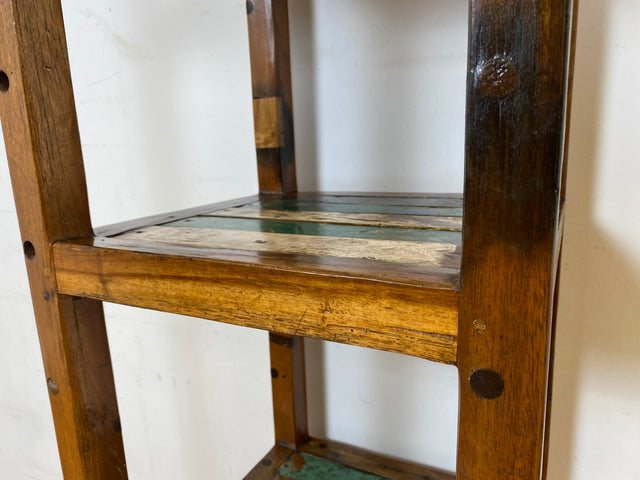 Boatwood by WMK I Einzigartiges schmales Regal aus altem Bootsholz in Originalfarben I Teakholz massiv I Holzregal Bücherregal Bücherschrank Küchenregal Badschrank Badregal Flurregal Berlin Kiel Bonn