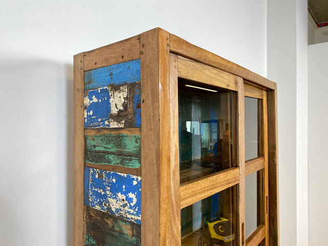Boatwood by WMK # Sehr schöne Vitrine mit Schiebetüren, ein aus altem Bootsholz handgefertigtes Unikat aus massivem Teakholz # Regal Bücherregal Bücherschrank Highboard Geschirrschrank Küchenschrank