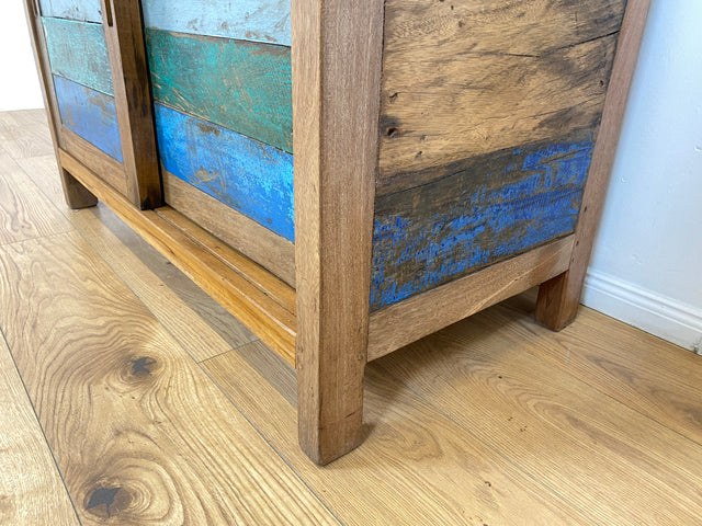 Boatwood by WMK # Sehr schöne Vitrine mit Schiebetüren, ein aus altem Bootsholz handgefertigtes Unikat aus massivem Teakholz # Regal Bücherregal Bücherschrank Highboard Geschirrschrank Küchenschrank