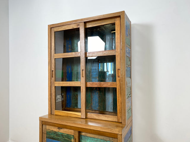 Boatwood by WMK # Sehr schöne Vitrine mit Schiebetüren, ein aus altem Bootsholz handgefertigtes Unikat aus massivem Teakholz # Regal Bücherregal Bücherschrank Highboard Geschirrschrank Küchenschrank