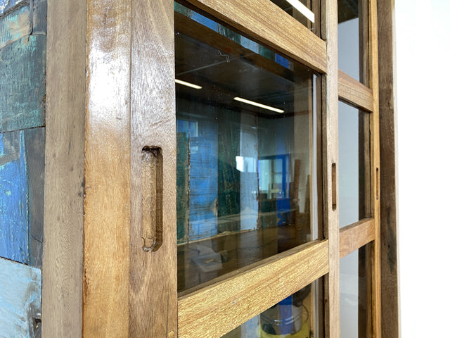 Boatwood by WMK # Sehr schöne Vitrine mit Schiebetüren, ein aus altem Bootsholz handgefertigtes Unikat aus massivem Teakholz # Regal Bücherregal Bücherschrank Highboard Geschirrschrank Küchenschrank