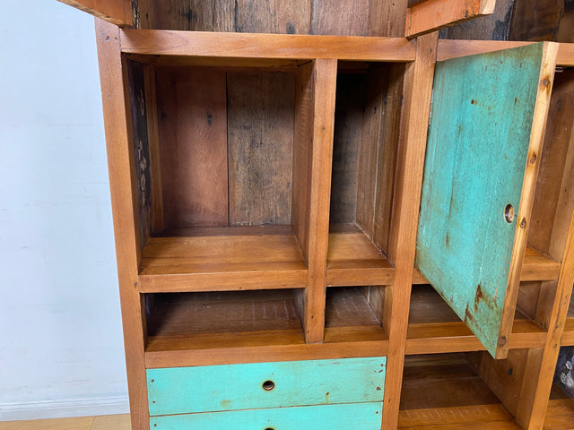 Boatwood by WMK I Einzigartiger Bücherschrank handgefertigt aus altem Bootsholz I Teakholz massiv I Bücherregal Regal Highboard Holzregal Küchenregal Raumtrenner Treibholz I Berlin München Frankfurt