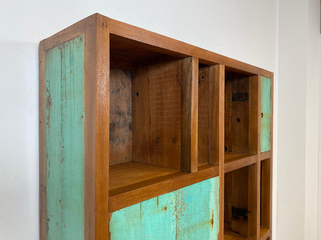 Boatwood by WMK I Einzigartiger Bücherschrank handgefertigt aus altem Bootsholz I Teakholz massiv I Bücherregal Regal Highboard Holzregal Küchenregal Raumtrenner Treibholz I Berlin München Frankfurt