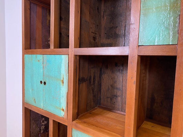 Boatwood by WMK I Einzigartiger Bücherschrank handgefertigt aus altem Bootsholz I Teakholz massiv I Bücherregal Regal Highboard Holzregal Küchenregal Raumtrenner Treibholz I Berlin München Frankfurt