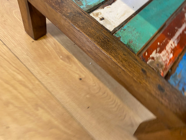 Einzigartige und nachhaltige Ablage handgefertigt aus altem Bootsholz in Originalfarben