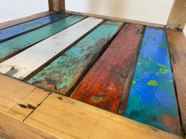 Einzigartige und nachhaltige Ablage handgefertigt aus altem Bootsholz in Originalfarben