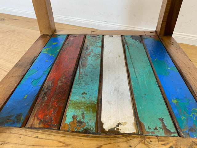 Einzigartige und nachhaltige Ablage handgefertigt aus altem Bootsholz in Originalfarben