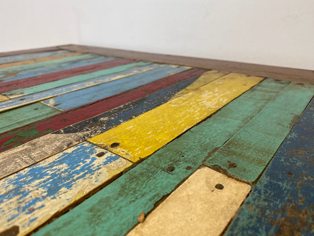 Einzigartiger und nachhaltiger Bartisch handgefertigt aus altem Bootsholz I Teakholz massiv in Originalfarben