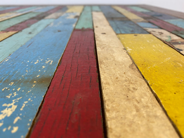 Einzigartiger und nachhaltiger Bartisch handgefertigt aus altem Bootsholz I Teakholz massiv in Originalfarben